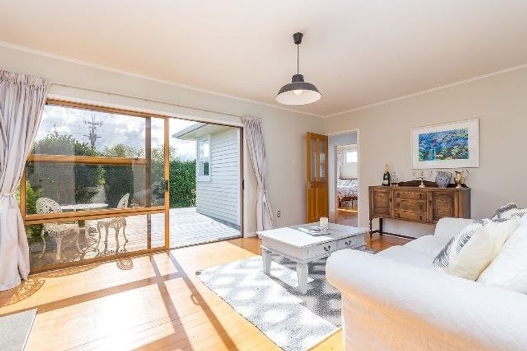Photo of property in 177 Beach Haven Road, Beach Haven, Auckland, 0626