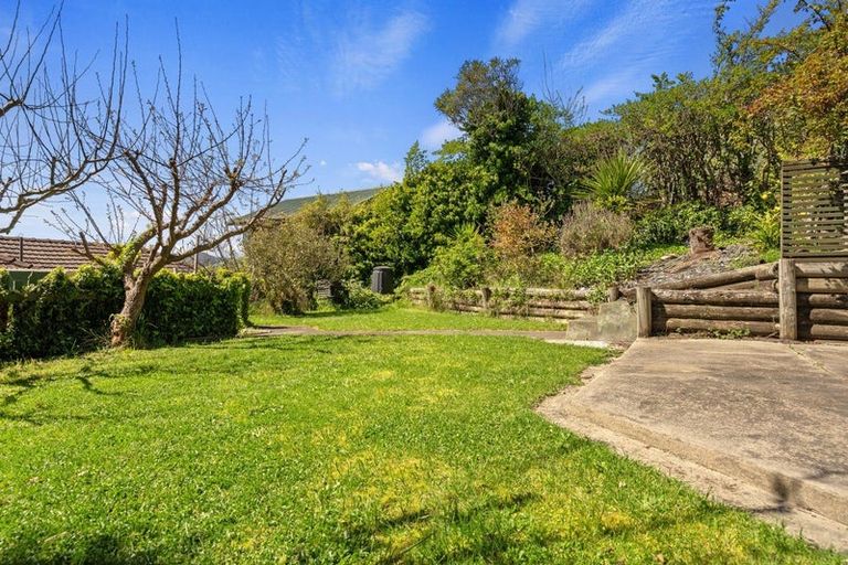 Photo of property in 22 Matipo Terrace, Toi Toi, Nelson, 7010