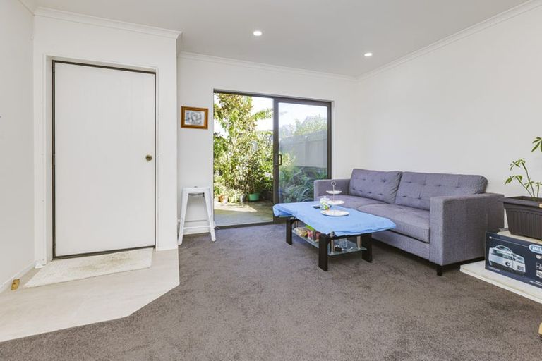 Photo of property in 11 Beardmore Lane, Papakura, 2110