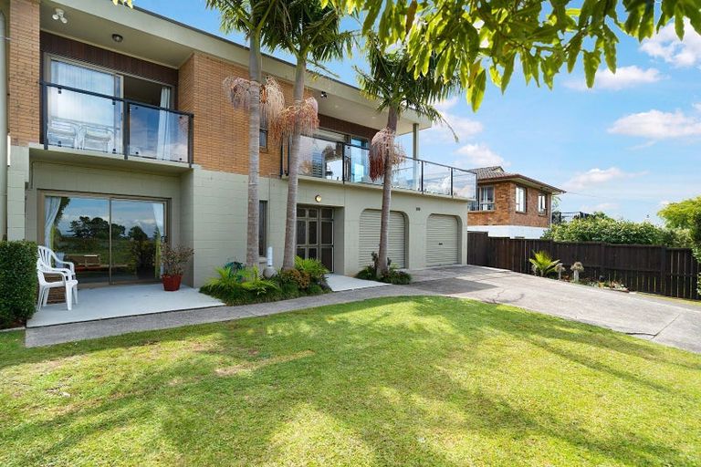 Photo of property in 180 Royal Road, Massey, Auckland, 0614