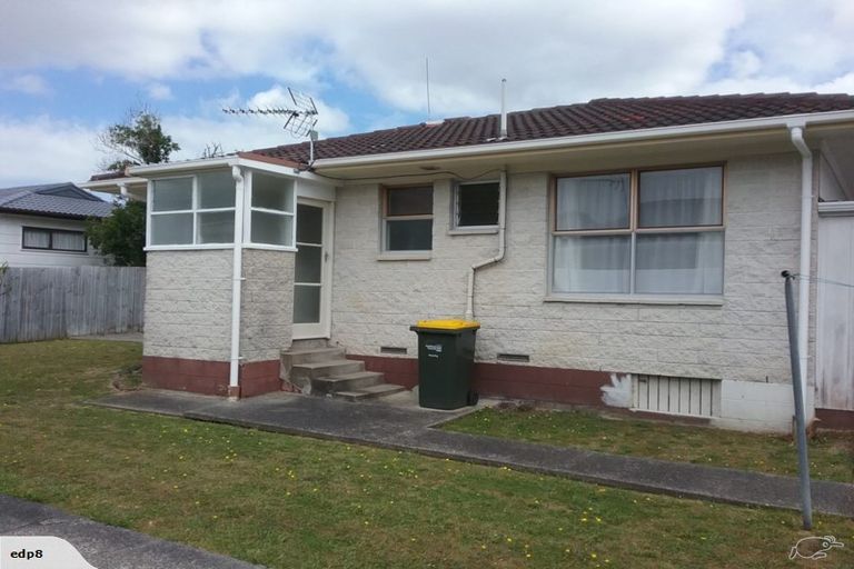 Photo of property in 2/16 Mannering Place, Hillcrest, Auckland, 0627