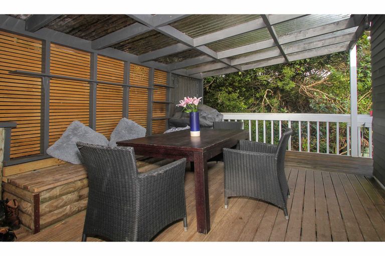 Photo of property in 120 Park Hill Road, Birkenhead, Auckland, 0626