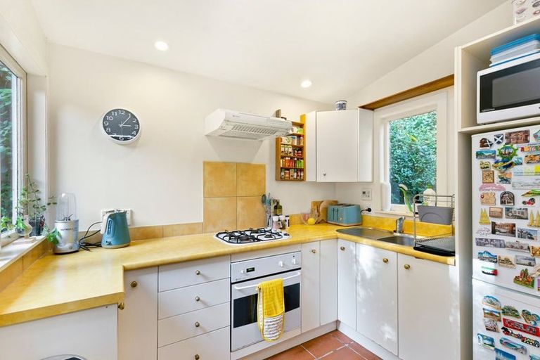 Photo of property in 6 Governor Road, Northland, Wellington, 6012