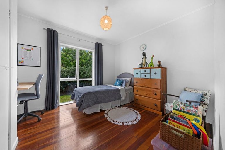Photo of property in 43 Waimumu Road, Massey, Auckland, 0614