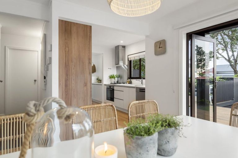 Photo of property in 1/92 Victoria Road, Devonport, Auckland, 0624