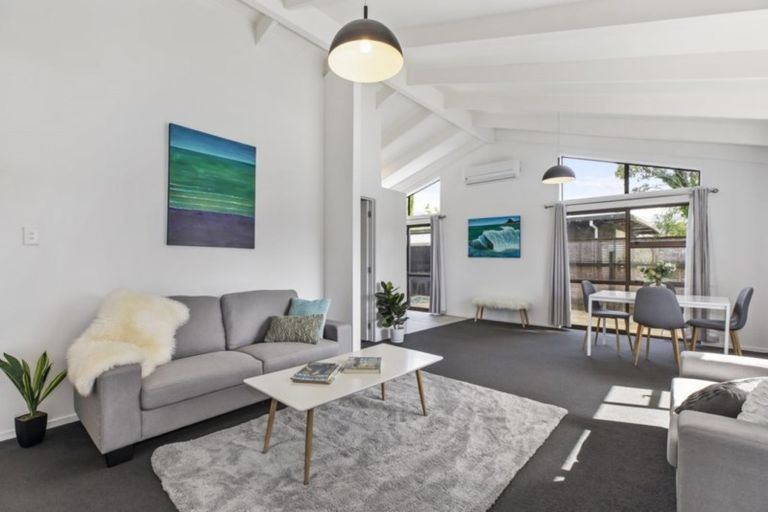 Photo of property in 2a Pinedale Place, Henderson, Auckland, 0610