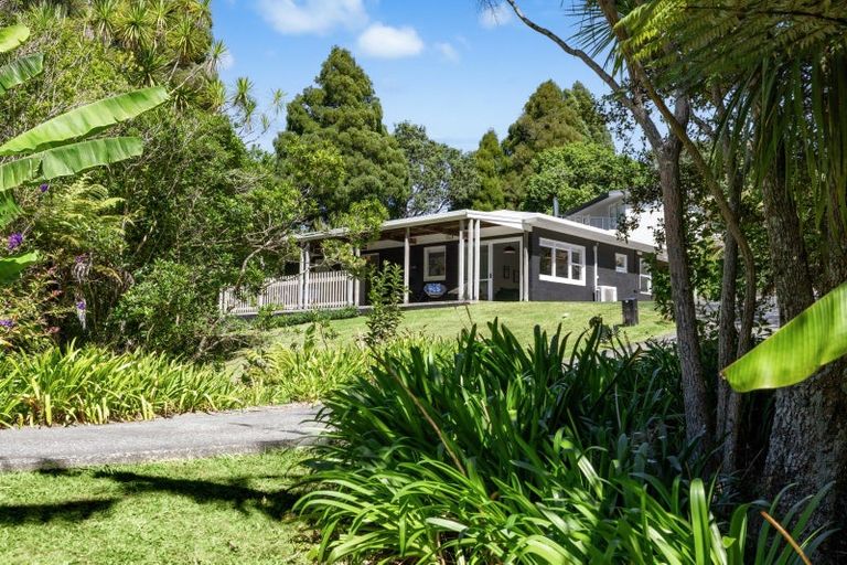 Photo of property in 15 Buckleton Road, Tawharanui Peninsula, Matakana, 0986