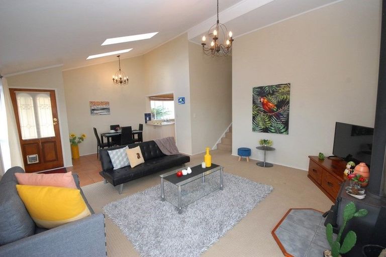 Photo of property in 2/28 Noeleen Street, Glenfield, Auckland, 0629