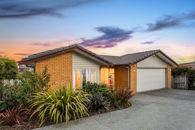 Photo of property in 54 Hornbill Drive, Fairview Heights, Auckland, 0632