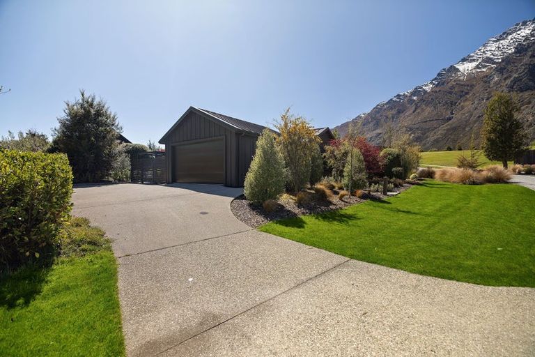 Photo of property in 6 Pendeen Crescent, Jacks Point, Queenstown, 9371