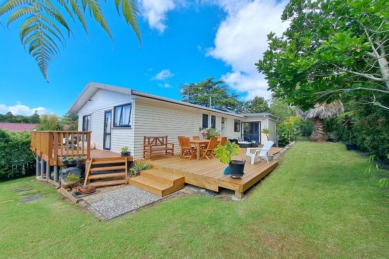 Photo of property in 1 Titchener Street, New Lynn, Auckland, 0600