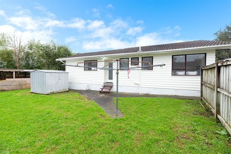 Photo of property in 27 Larissa Avenue, Henderson, Auckland, 0610