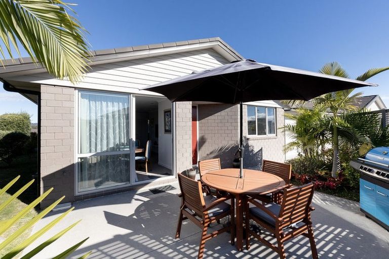 Photo of property in Waterview Estate, 70/4 Greystone Place, Omokoroa, 3114