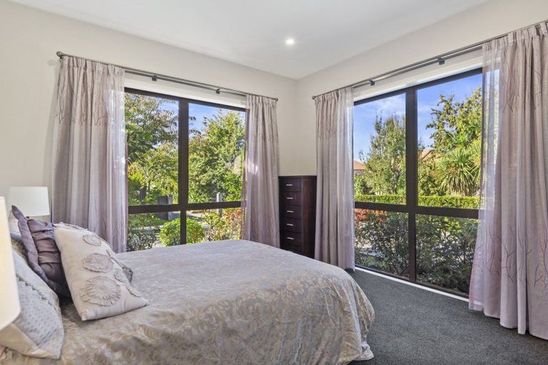 Photo of property in 10 Glen Bridge Lane, Harewood, Christchurch, 8051