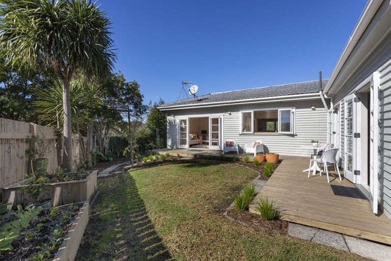 Photo of property in 228 Beach Haven Road, Beach Haven, Auckland, 0626