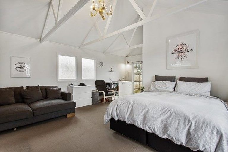 Photo of property in 14 Wallace Road, Mangere Bridge, Auckland, 2022