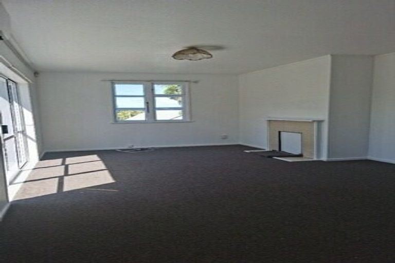 Photo of property in 8 Nutsey Avenue, Northcote, Auckland, 0627