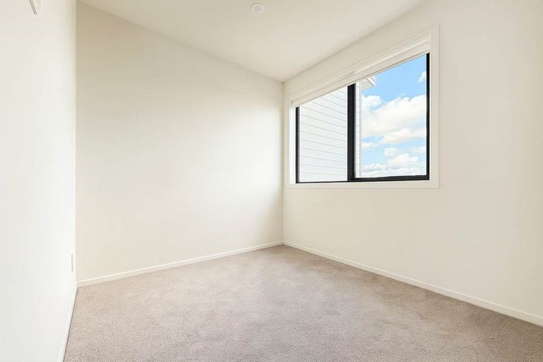 Photo of property in 6 Paina Crescent, Massey, Auckland, 0614