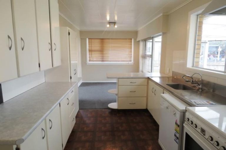 Photo of property in 112 Clawton Street, Westown, New Plymouth, 4310