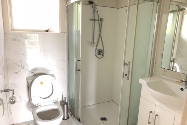 Photo of property in 2/13a Evelyn Place, Hillcrest, Auckland, 0627