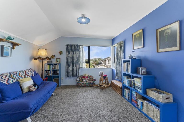 Photo of property in 5 Saunders Close, Whitby, Porirua, 5024