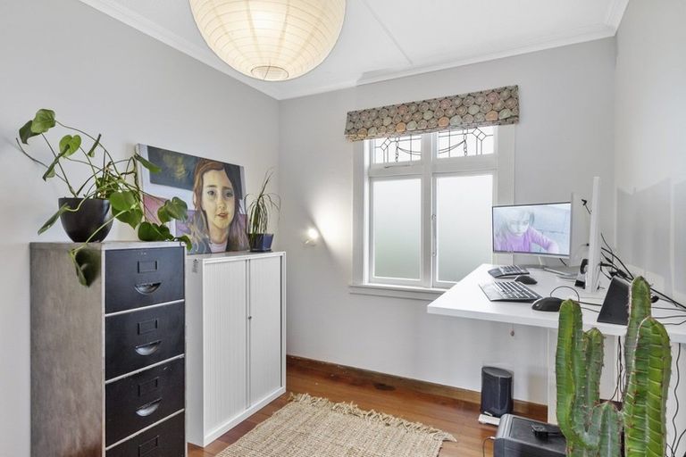 Photo of property in 7 Knoll Street, Island Bay, Wellington, 6023