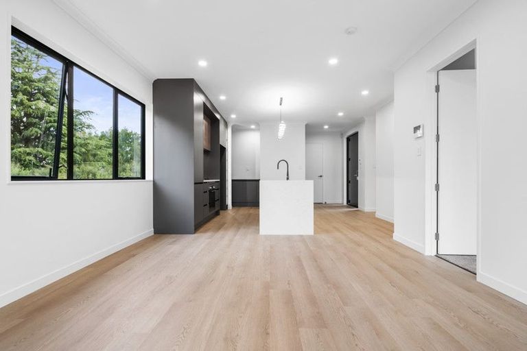 Photo of property in 24c Scarlock Avenue, Browns Bay, Auckland, 0630