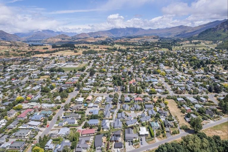 Photo of property in 12 Fletcher Way, Arrowtown, 9302