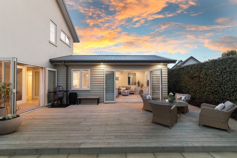 Photo of property in 2 Glen Bridge Lane, Harewood, Christchurch, 8051