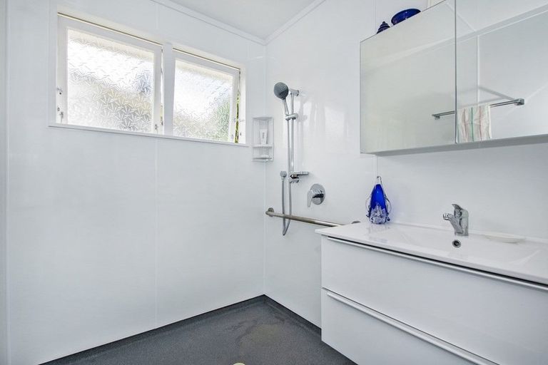 Photo of property in 32 Memorial Drive, Parahaki, Whangarei, 0112