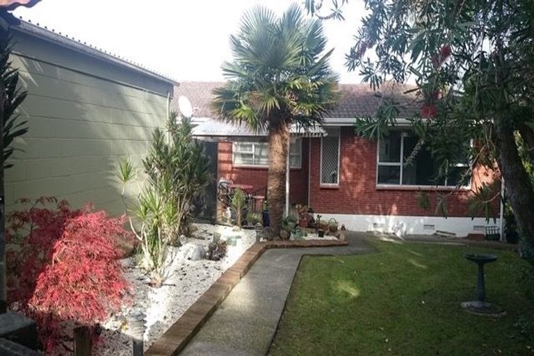 Photo of property in 2/86 Weatherly Road, Torbay, Auckland, 0630