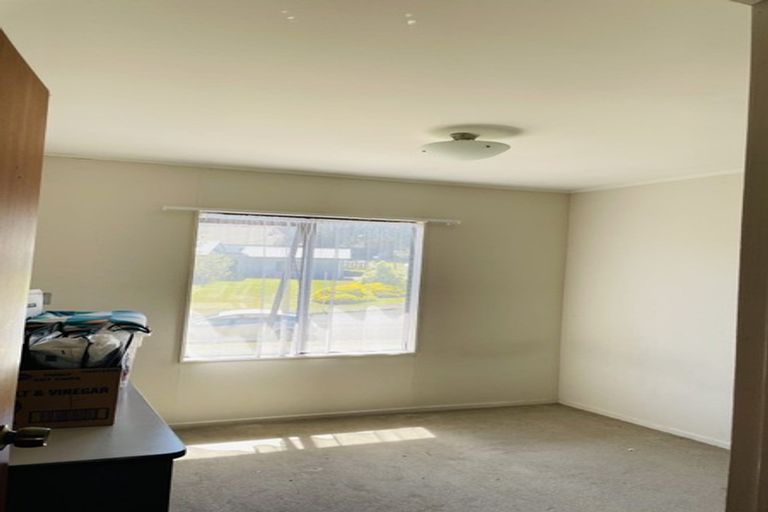 Photo of property in 58 Barbados Drive, Unsworth Heights, Auckland, 0632