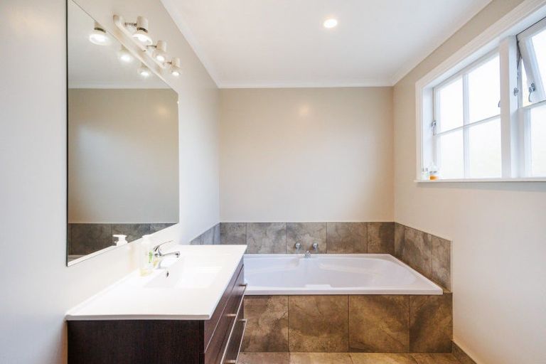 Photo of property in 43 Te Awe Awe Street, Hokowhitu, Palmerston North, 4410