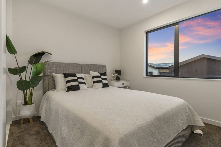 Photo of property in 24 Milenio Crescent, Windsor Park, Auckland, 0632