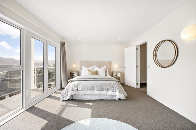 Photo of property in 11 Lawson Place, Mount Victoria, Wellington, 6011