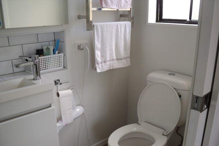 Photo of property in 8a Diosma Place, Botany Downs, Auckland, 2010