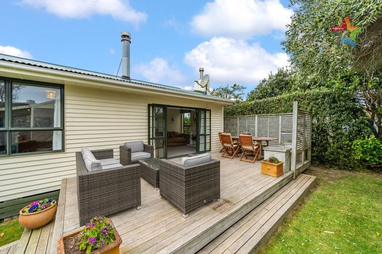 Photo of property in 22 Waiuta Street, Titahi Bay, Porirua, 5022