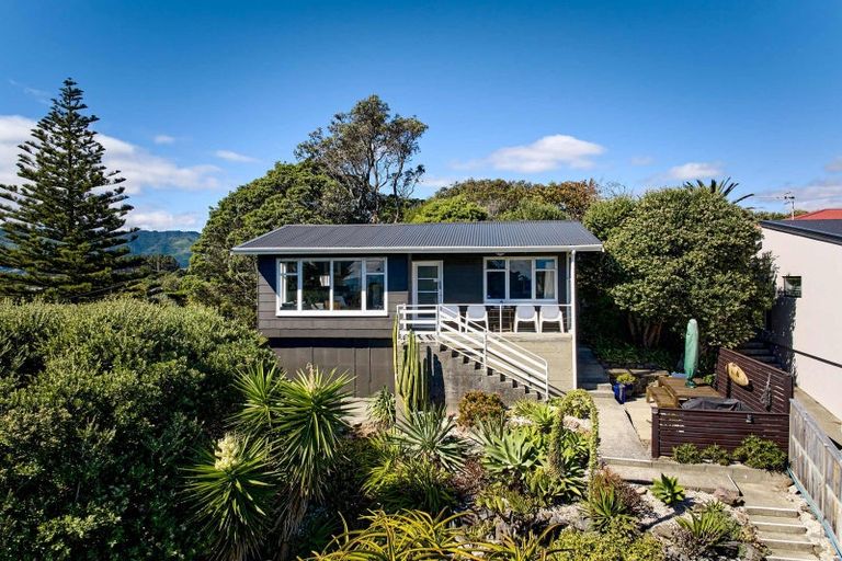 Photo of property in 52 Tutere Street, Waikanae Beach, Waikanae, 5036