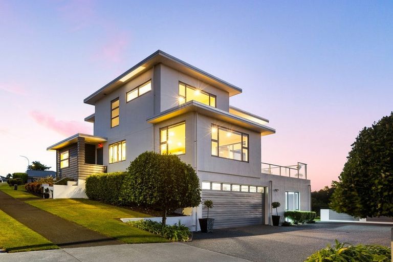 Photo of property in 189 Heta Road, Highlands Park, New Plymouth, 4312