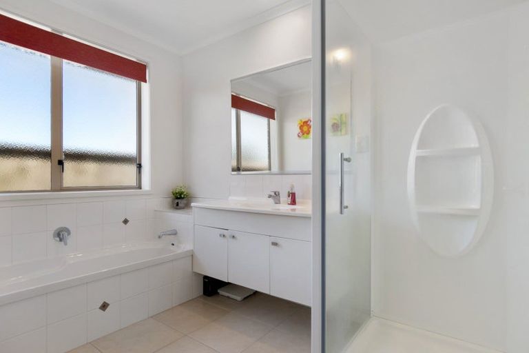 Photo of property in 94 Doncaster Drive, Papamoa Beach, Papamoa, 3118