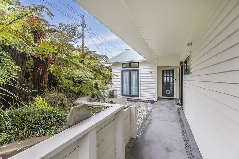 Photo of property in 3 View Road, Houghton Bay, Wellington, 6023