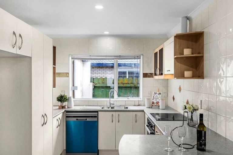 Photo of property in 96a Manuroa Road, Takanini, 2112