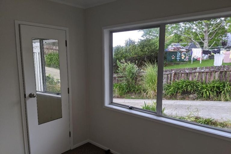 Photo of property in 2/13 Dolbear Street, Titirangi, Auckland, 0604