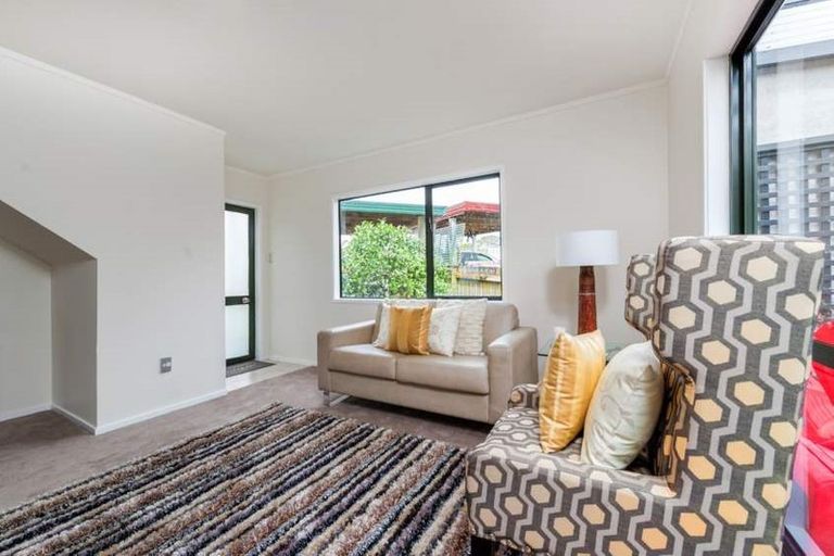 Photo of property in 12 Caspian Close, New Lynn, Auckland, 0600