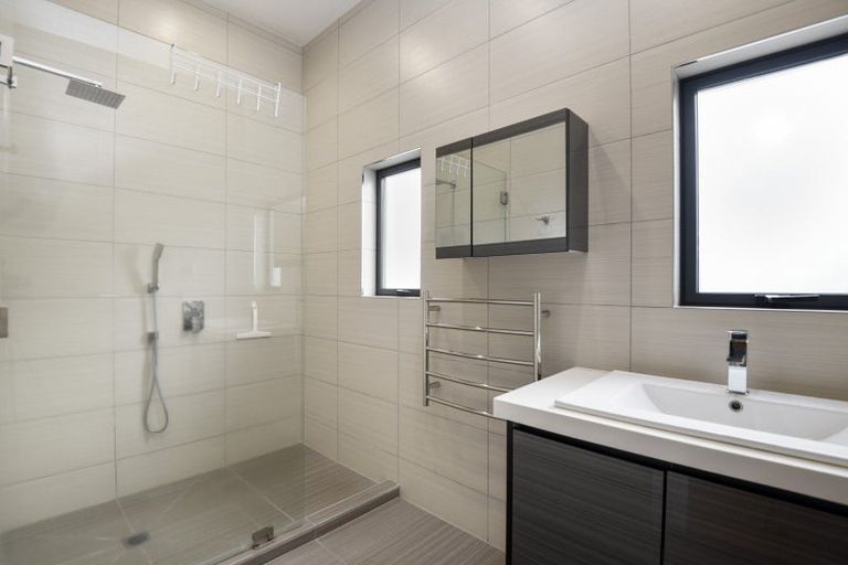 Photo of property in 2b Pah Road, Kawaha Point, Rotorua, 3010