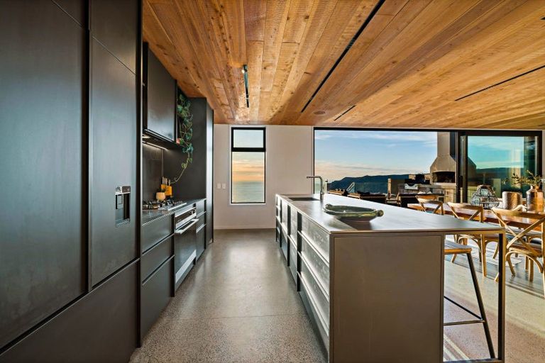 Photo of property in 81 Piha Road, Piha, New Lynn, 0772