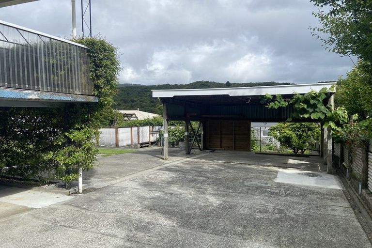 Photo of property in 100 Milton Terrace, Picton, 7220