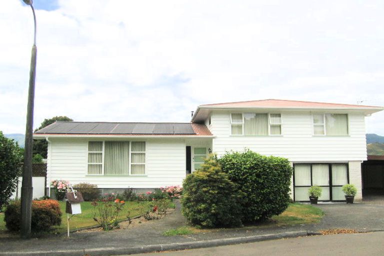 Photo of property in 2 Venetia Way, Totara Park, Upper Hutt, 5018