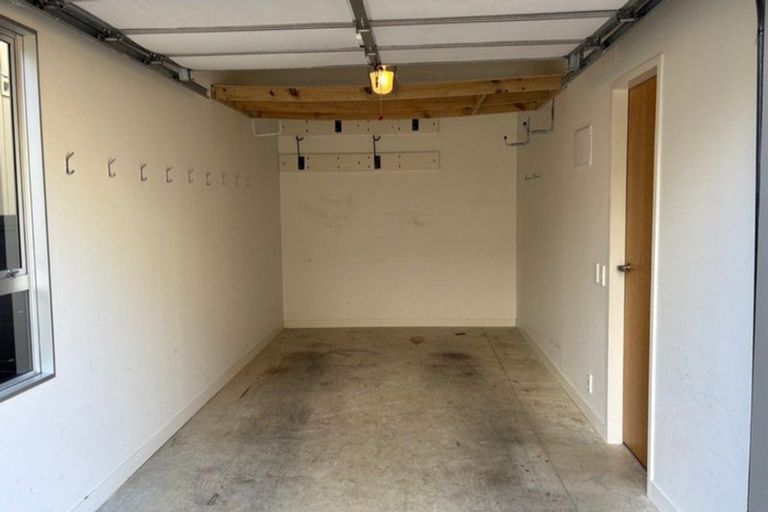 Photo of property in 10/3 Severn Street, Island Bay, Wellington, 6023