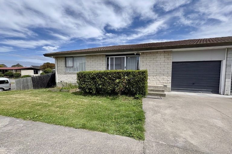 Photo of property in 1/5 James Condon Place, Redwood, Christchurch, 8051